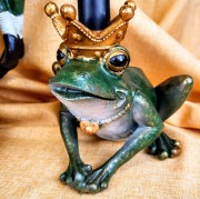 FIGURKA ŻABA W KORONIE ŚWIECZNIK PIERROT