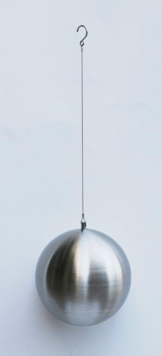 DEKORACYJNA KULA METALOWA FI 15CM NA STALOWEJ LINCE
